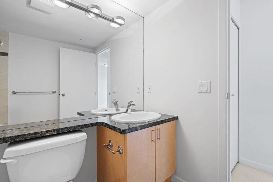 2705 193 Aquarius Mews Vancouver, BC - 16