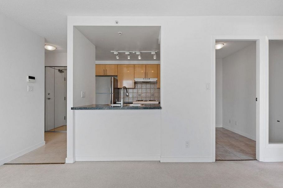 2705 193 Aquarius Mews Vancouver, BC - 11