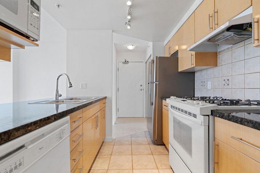 2705 193 Aquarius Mews Vancouver, BC - 10