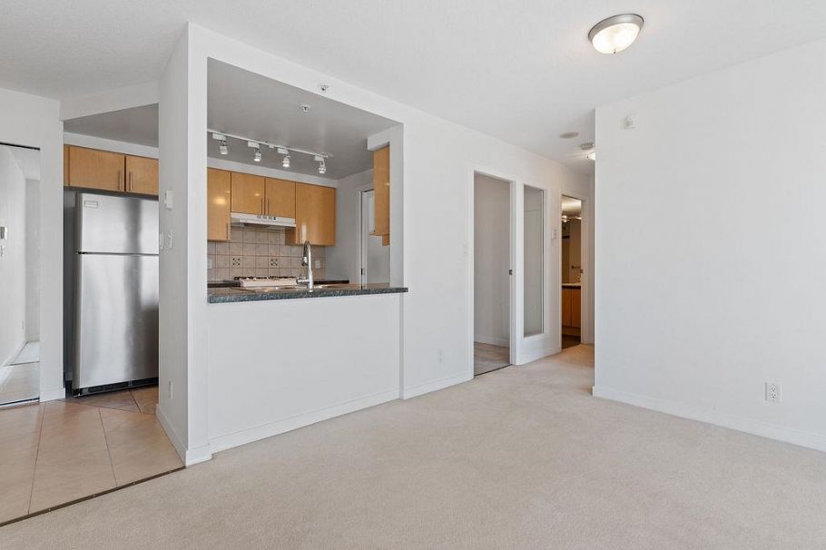 2705 193 Aquarius Mews Vancouver, BC - 12