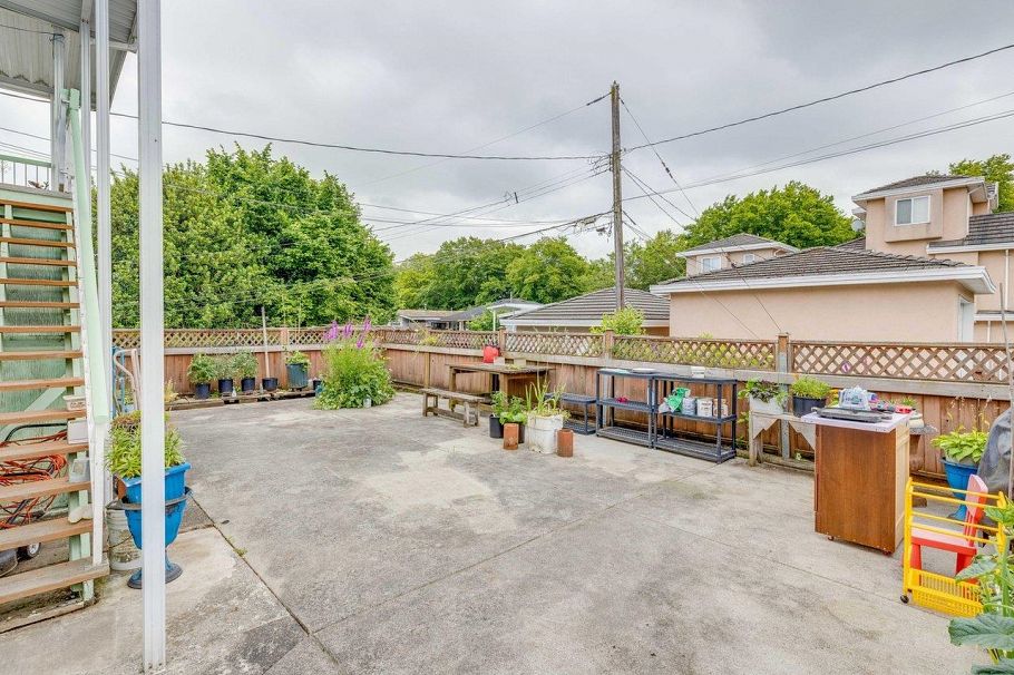 5820 Earles Street Vancouver, BC - 27