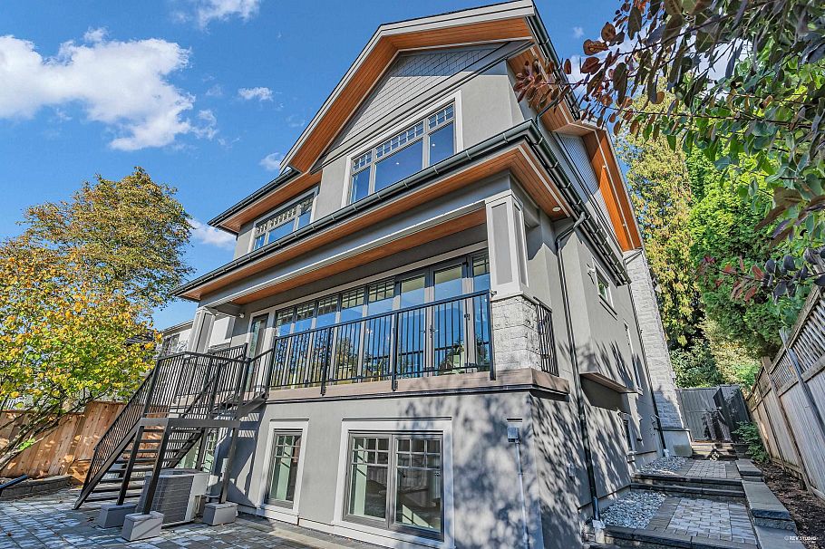 3070 W 44th Avenue Vancouver, BC - 37