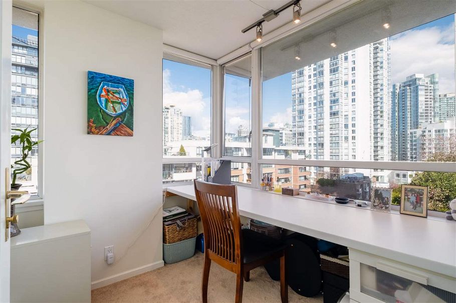 907 1288 Marinaside Crescent Vancouver, BC - 12