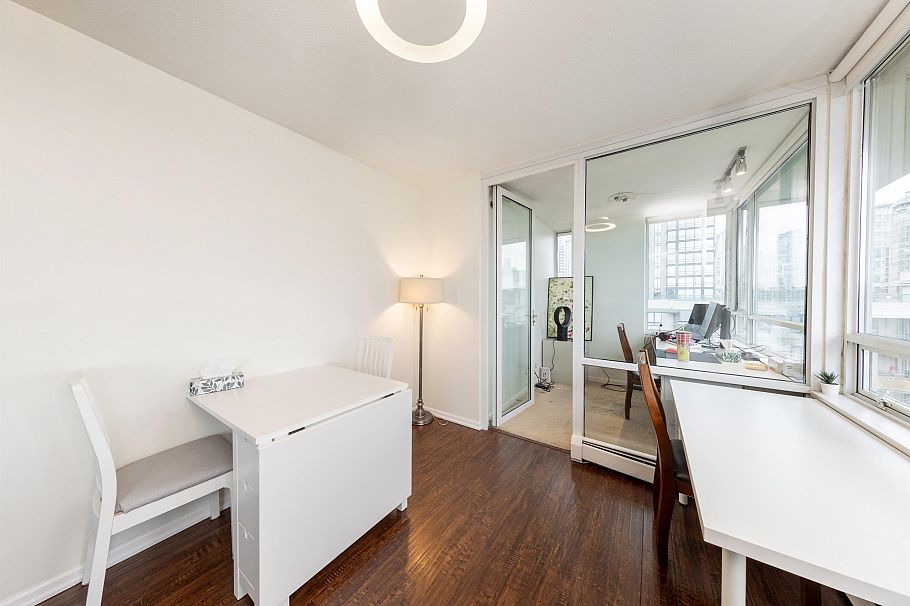 907 1288 Marinaside Crescent Vancouver, BC - 10