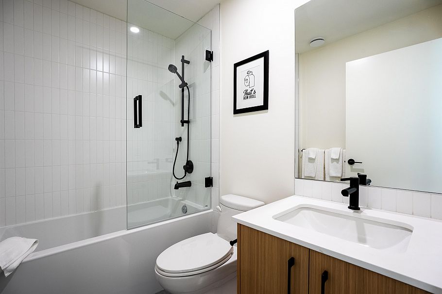 TH8 610 E 3rd Street North Vancouver, BC - 11