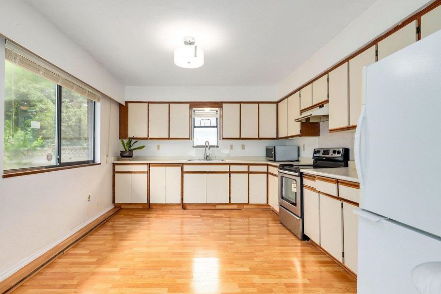 5820 Earles Street Vancouver, BC - 21