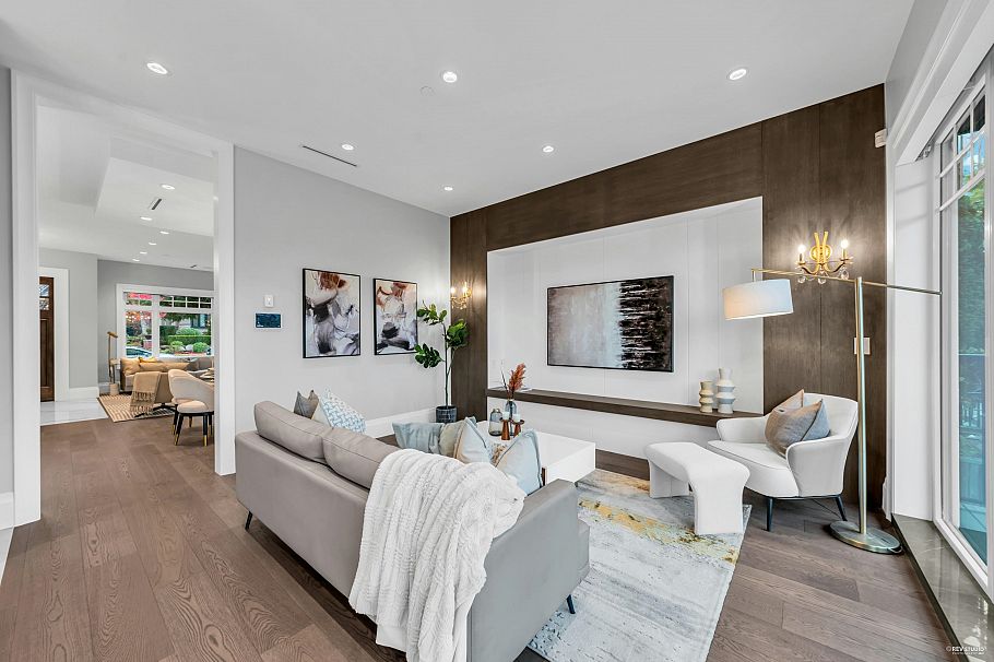 3070 W 44th Avenue Vancouver, BC - 9