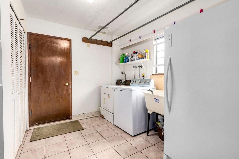 5820 Earles Street Vancouver, BC - 26