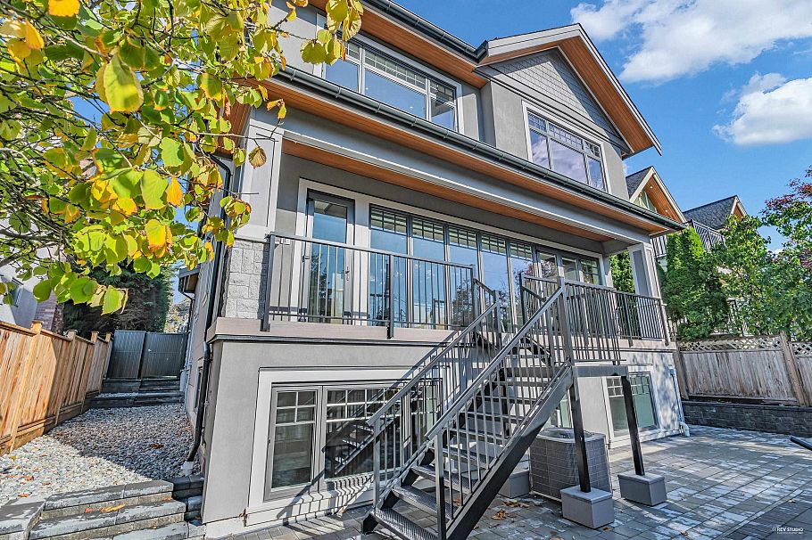 3070 W 44th Avenue Vancouver, BC - 36