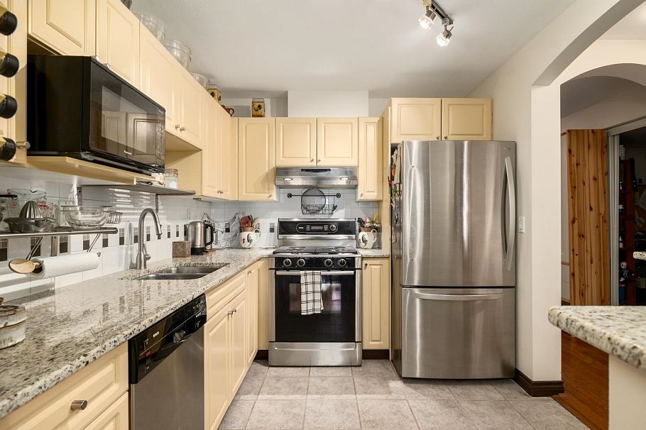 206 5723 Collingwood Street Vancouver, BC - 11