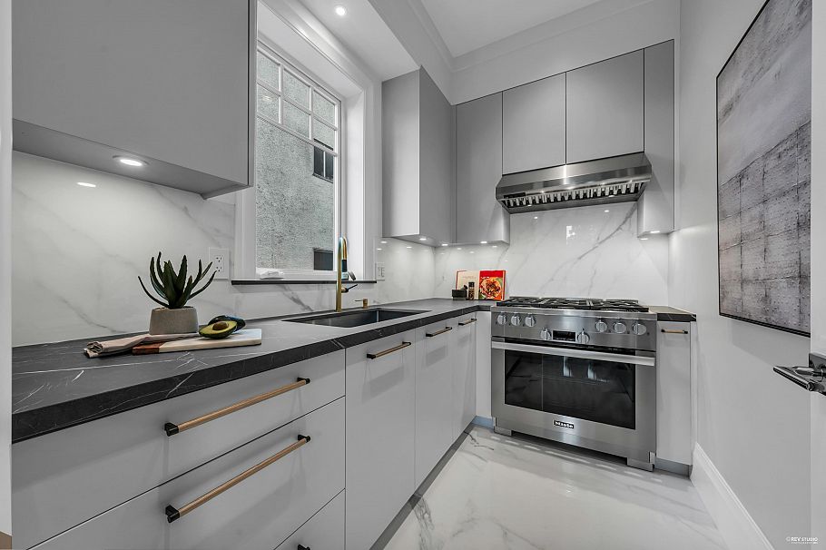 3070 W 44th Avenue Vancouver, BC - 14