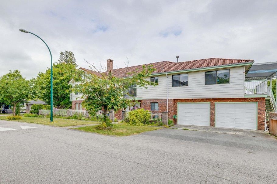 5820 Earles Street Vancouver, BC - 2