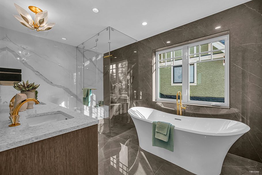 3070 W 44th Avenue Vancouver, BC - 18