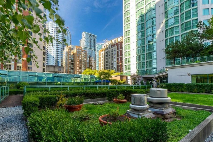 2405 888 Hamilton Street Vancouver, BC - 30