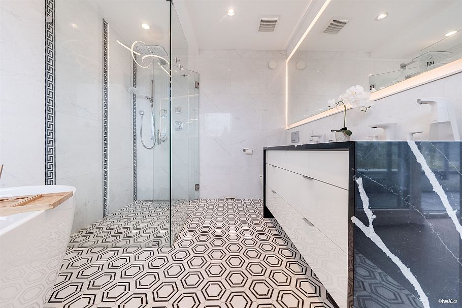 3781 W 24th Avenue Vancouver, BC - 8