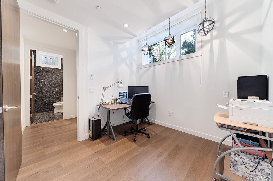 3781 W 24th Avenue Vancouver, BC - 32