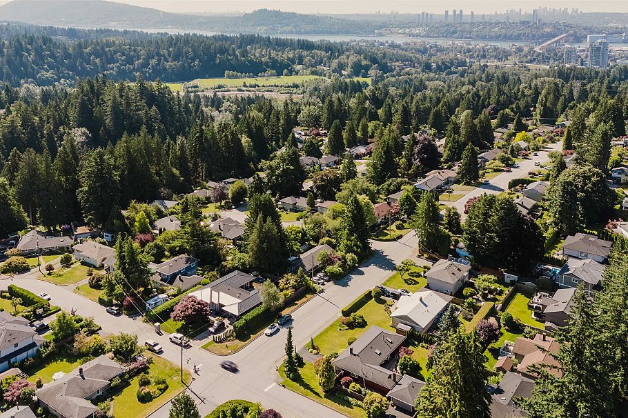 2302 Viewlynn Drive North Vancouver, BC - 6