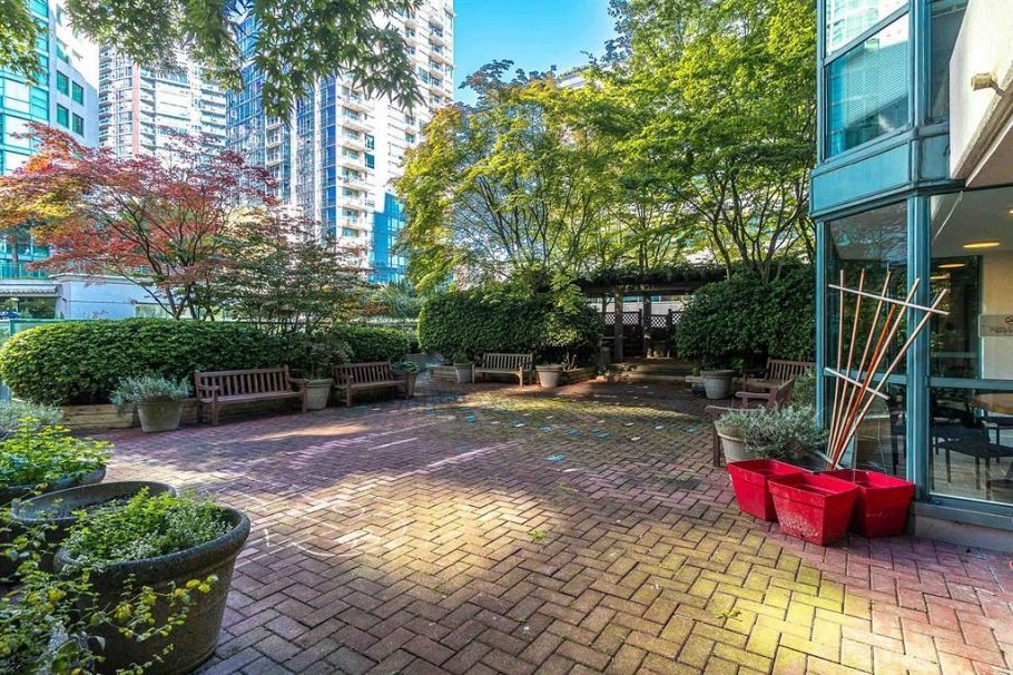 2405 888 Hamilton Street Vancouver, BC - 31