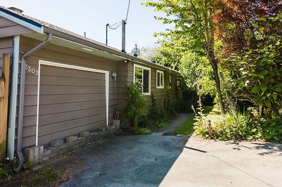 2302 Viewlynn Drive North Vancouver, BC - 10