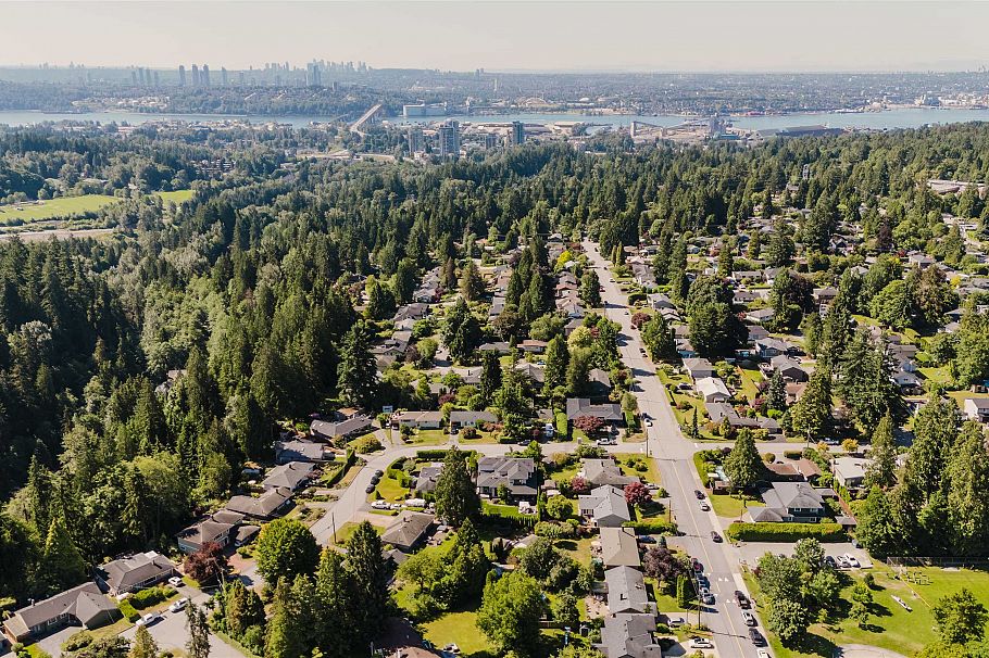 2302 Viewlynn Drive North Vancouver, BC - 3