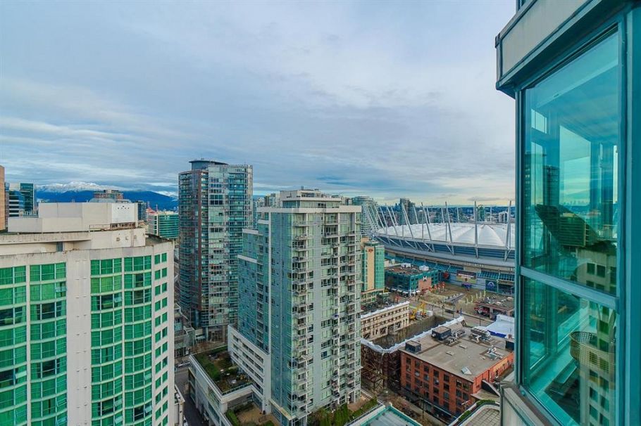 2405 888 Hamilton Street Vancouver, BC - 25