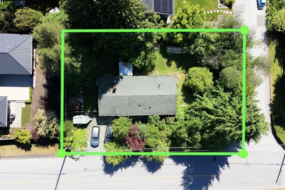 2302 Viewlynn Drive North Vancouver, BC - 1