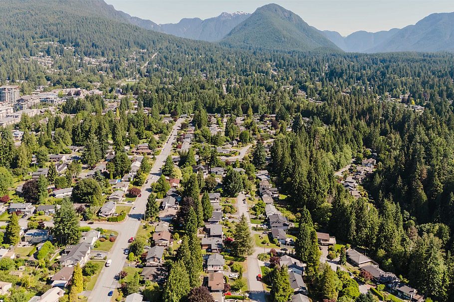 2302 Viewlynn Drive North Vancouver, BC - 5