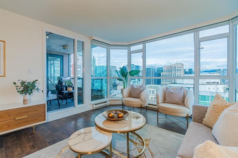 2405 888 Hamilton Street Vancouver, BC - 3