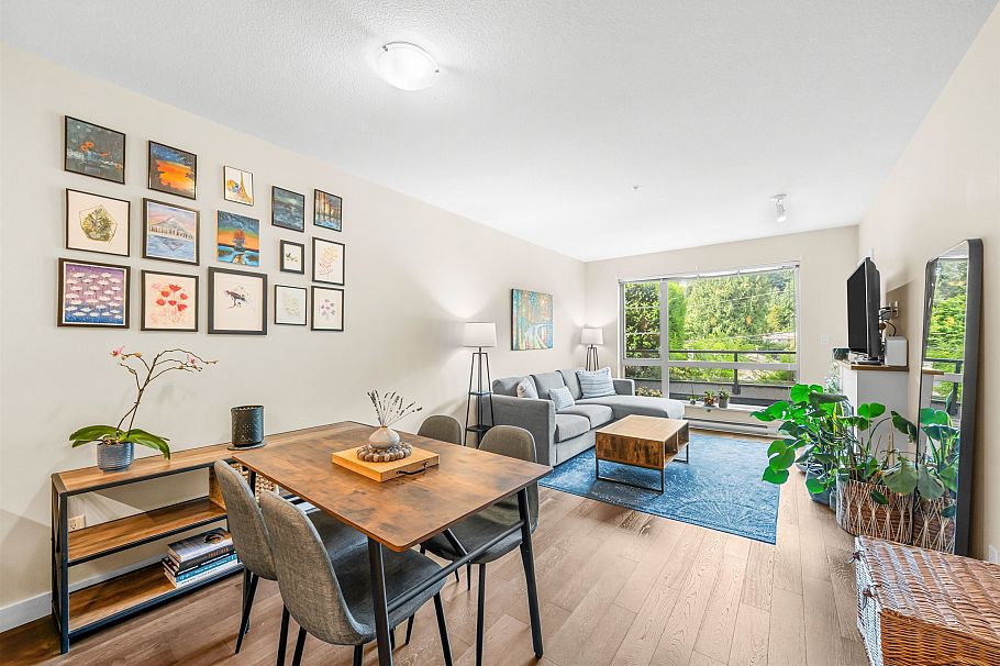 215 1330 Marine Drive North Vancouver, BC - 2