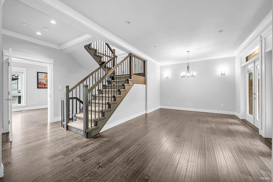 3 651 W 14th Street North Vancouver, BC - 6