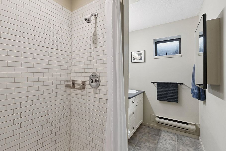 2024 Chesterfield Avenue North Vancouver, BC - 21