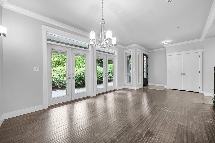 3 651 W 14th Street North Vancouver, BC - 4