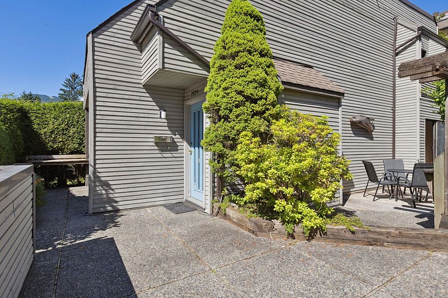 2024 Chesterfield Avenue North Vancouver, BC - 2