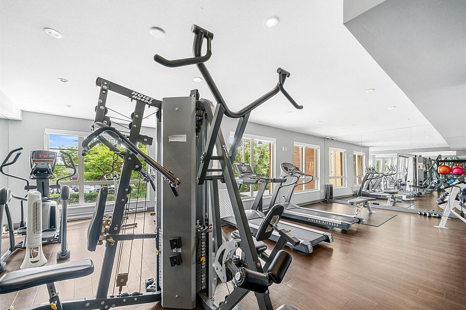 215 1330 Marine Drive North Vancouver, BC - 19