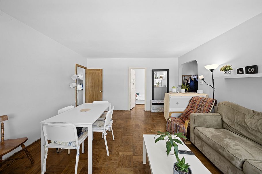 8594 Fremlin Street Vancouver, BC - 3