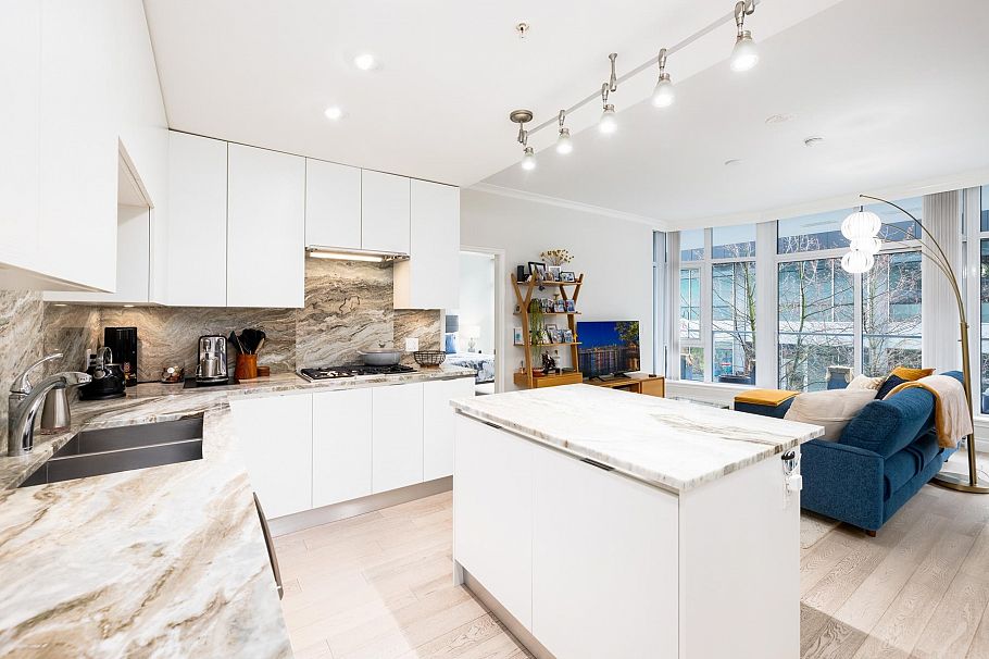 207 175 Victory Ship Way North Vancouver, BC - 3