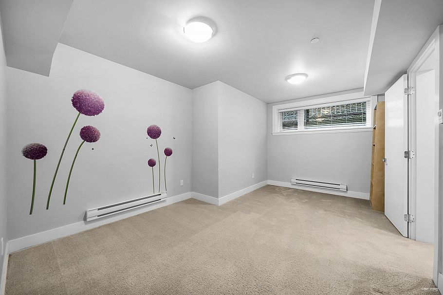 3 651 W 14th Street North Vancouver, BC - 32