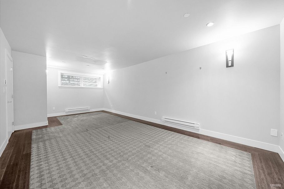 3 651 W 14th Street North Vancouver, BC - 33