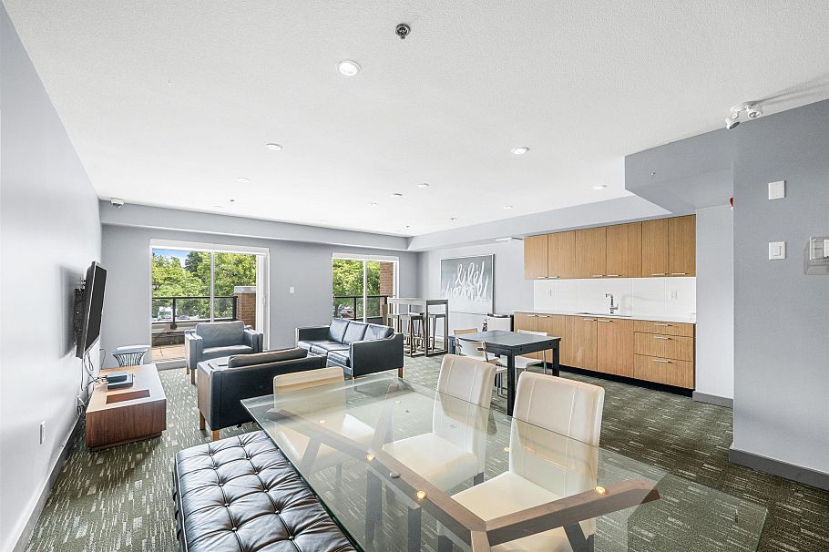 215 1330 Marine Drive North Vancouver, BC - 20