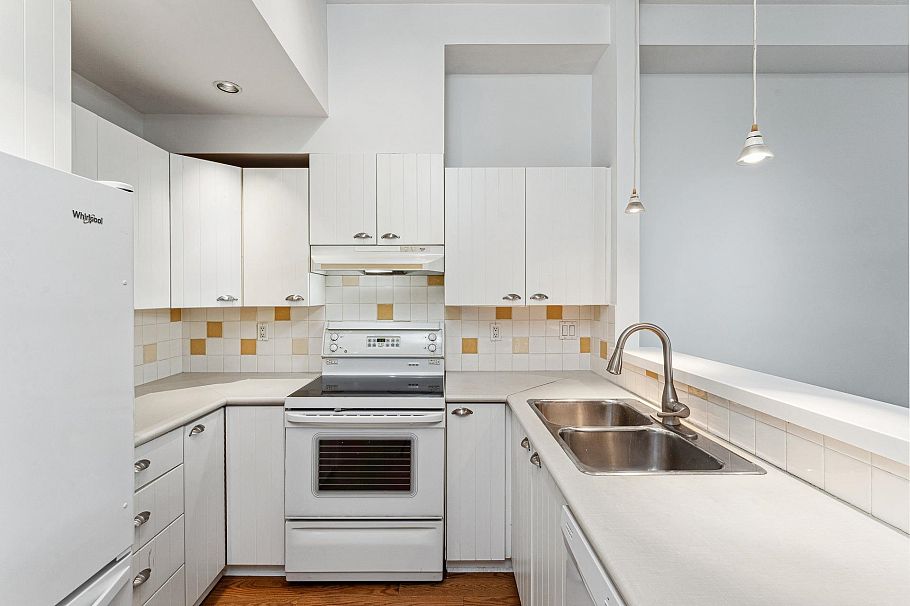 1 995 Lynn Valley Road North Vancouver, BC - 12