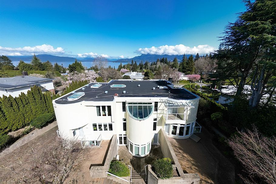 5550 Kingston Road Vancouver, BC - 2