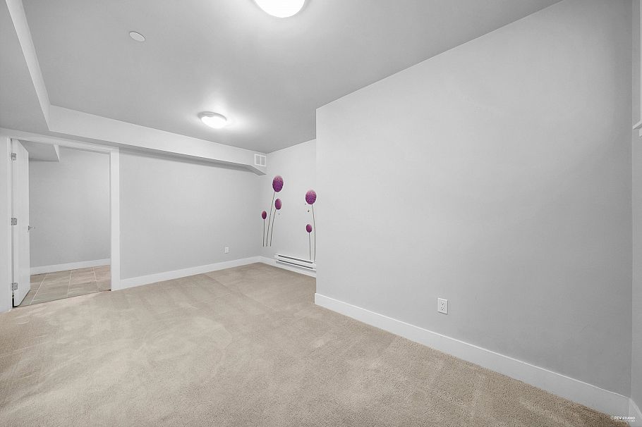 3 651 W 14th Street North Vancouver, BC - 31