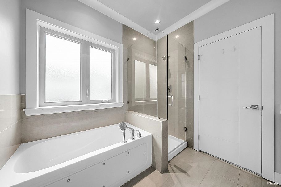 3 651 W 14th Street North Vancouver, BC - 27