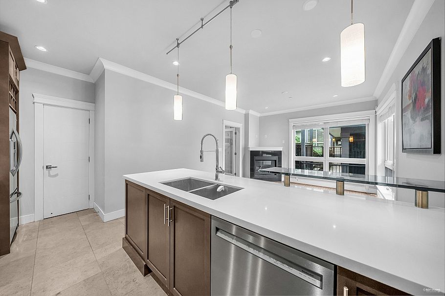 3 651 W 14th Street North Vancouver, BC - 29