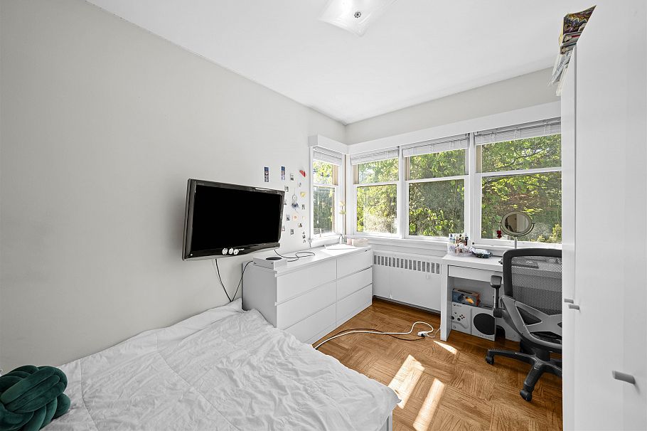 8594 Fremlin Street Vancouver, BC - 11