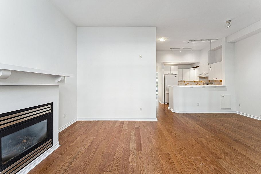 1 995 Lynn Valley Road North Vancouver, BC - 4