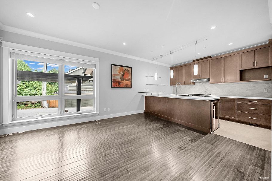 3 651 W 14th Street North Vancouver, BC - 11