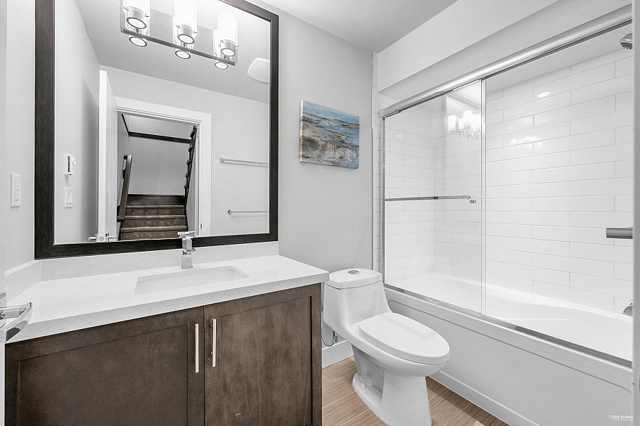 3 651 W 14th Street North Vancouver, BC - 30