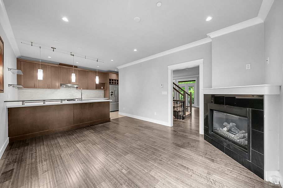 3 651 W 14th Street North Vancouver, BC - 16