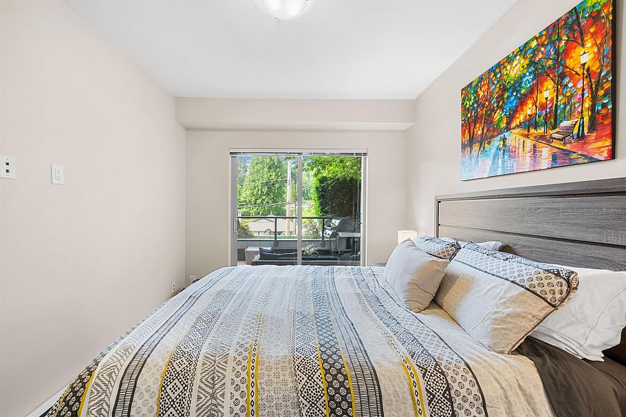 215 1330 Marine Drive North Vancouver, BC - 16